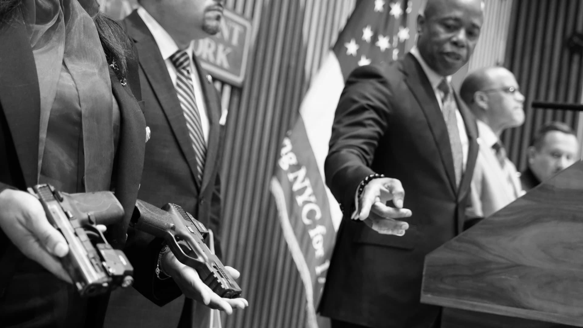 Gun makers lose {challenge|problem} to New York {law|regulation|legislation} {allowing|permitting} lawsuits {against|towards|in opposition to} {industry|business|trade} Gun makers lose {challenge|problem} to New York {law|regulation|legislation} {allowing|permitting} lawsuits {against|towards|in opposition to} {industry|business|trade}
