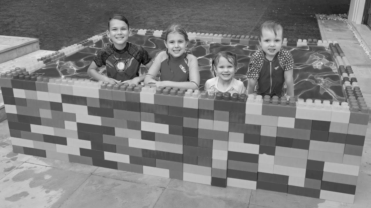 Five Children The best way to Swim within the Kids Pool and Performs with Fun Water Toys