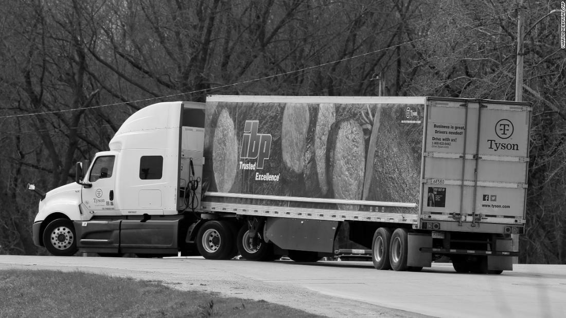 Coronavirus committee: Meat companies lied about impending scarcity and put staff in danger