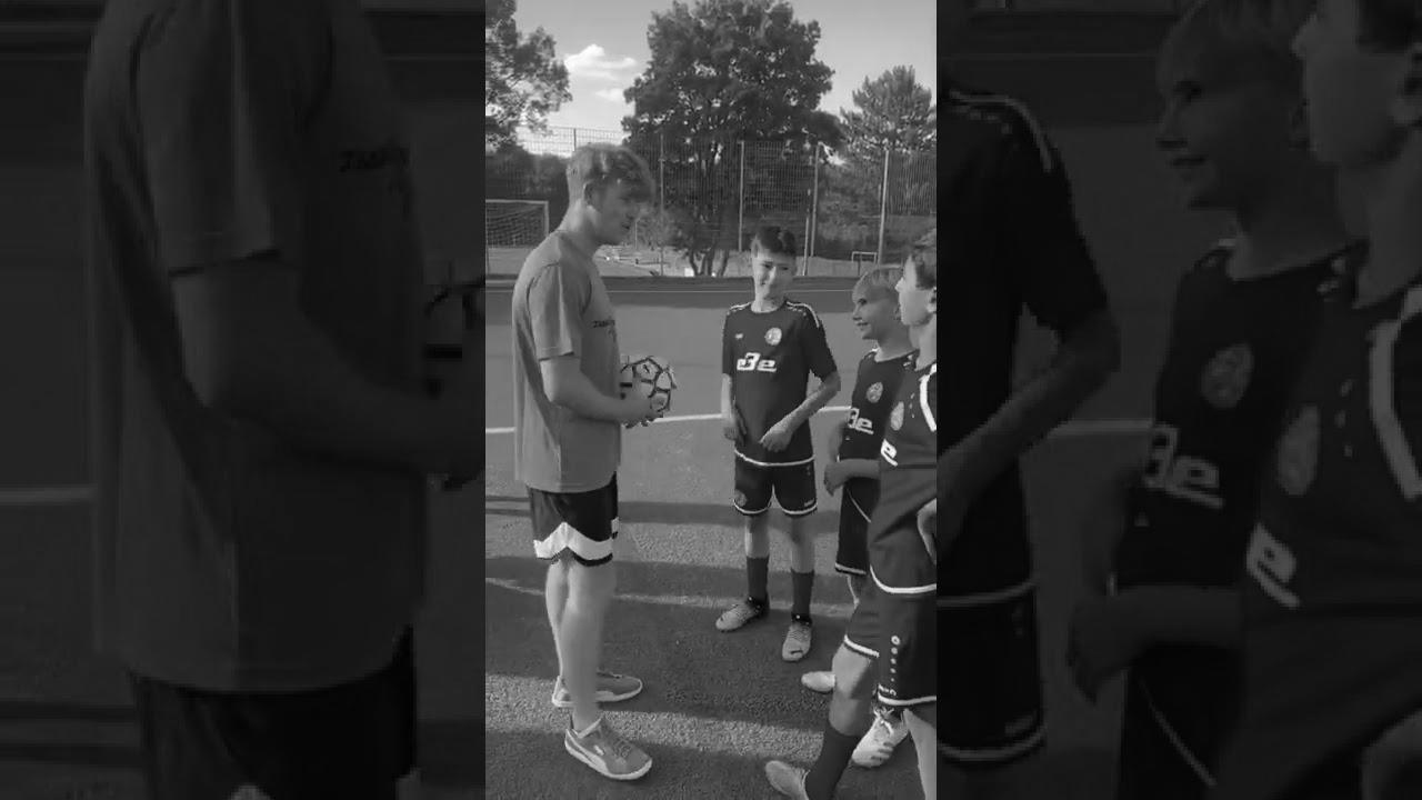 Der {war|struggle|warfare|conflict|battle} drinne oder? Torlinien-Technik! 👁😱 #Shorts